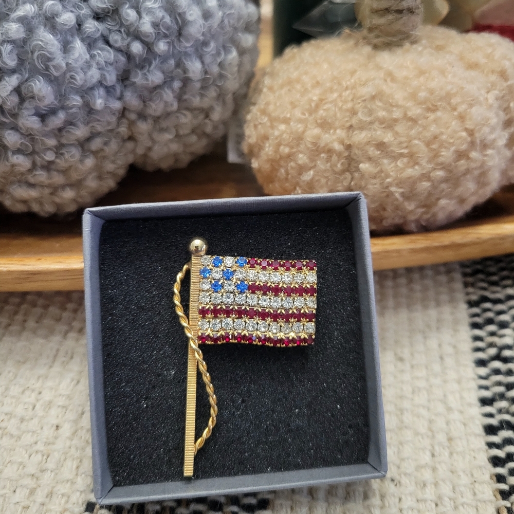 Vintage rhinestone American Flag pin